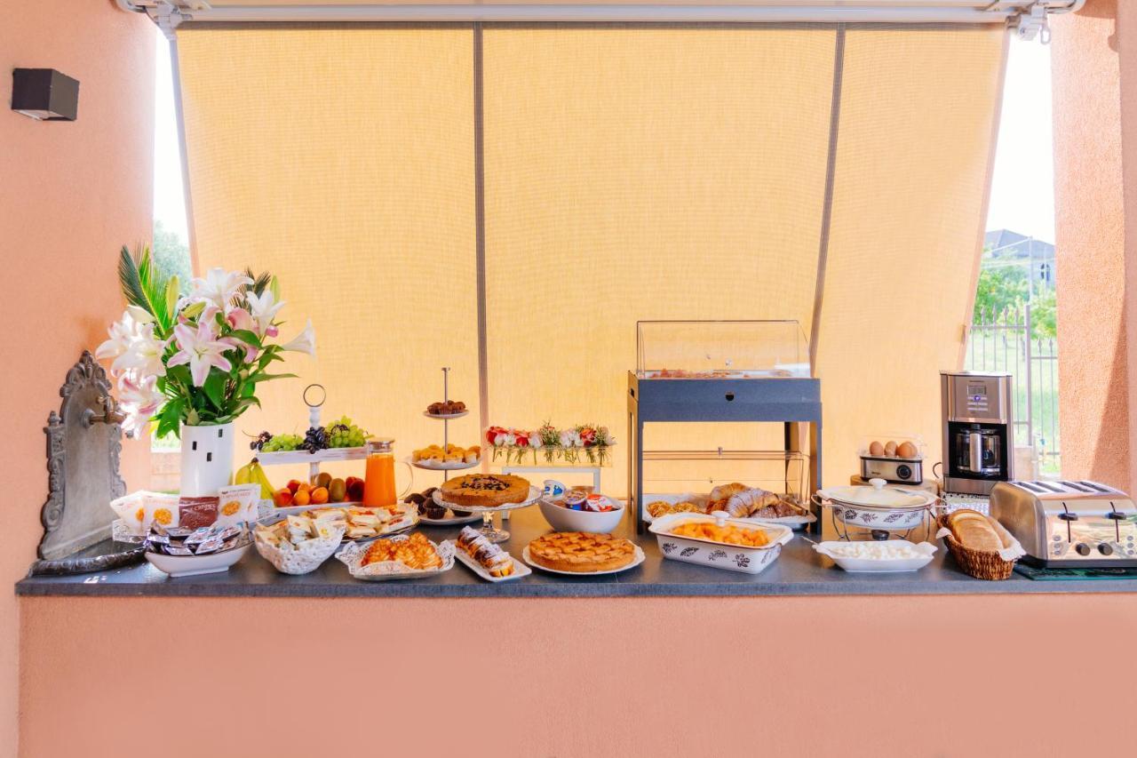 Le Monachelle Luxury Bed and Breakfast Έμπολι Εξωτερικό φωτογραφία